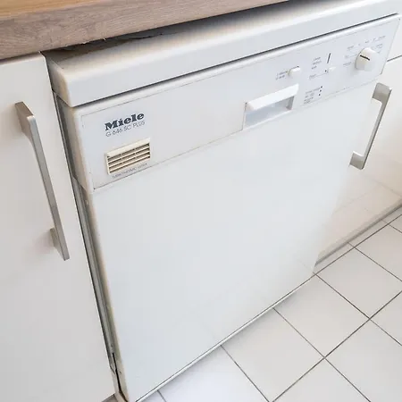 West Family Friendly - 5 Guests Apartment *