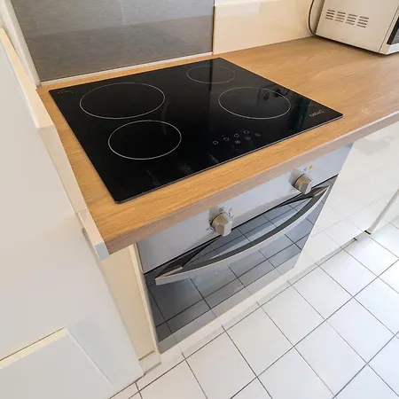West Family Friendly - 5 Guests Apartment